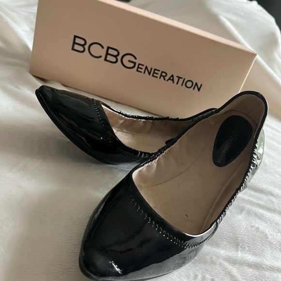 Brand new BCBGeneration Madeline Crinkle Patent Flats - Picture 4 of 5